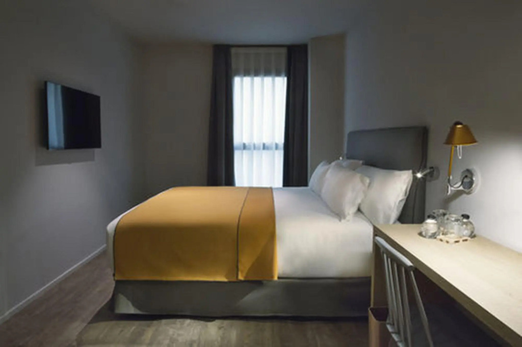 Yurbban Trafalgar Hotel picture