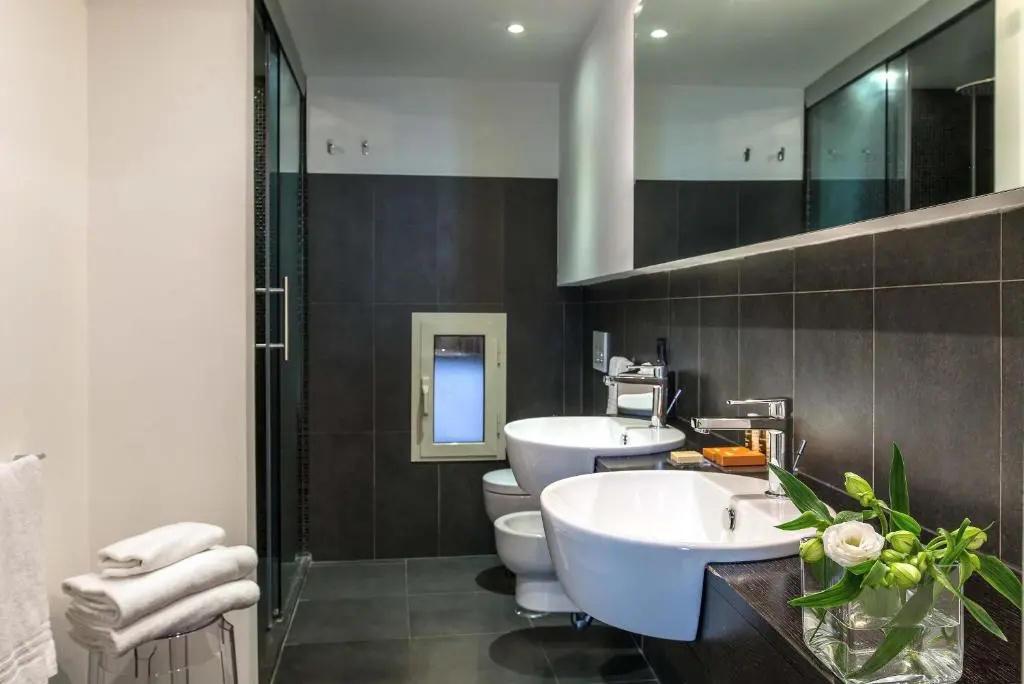 Superior Double room with city view (full double bed)