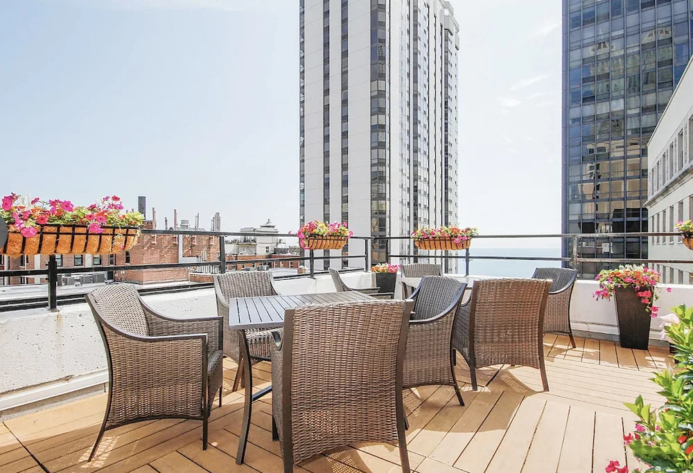 Mag Mile Lakeview Condos