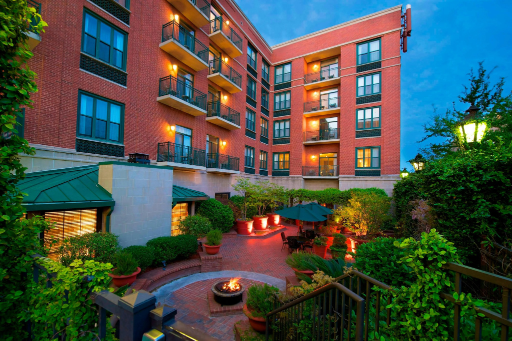 Courtyard by Marriott Savannah Downtown/Historic District