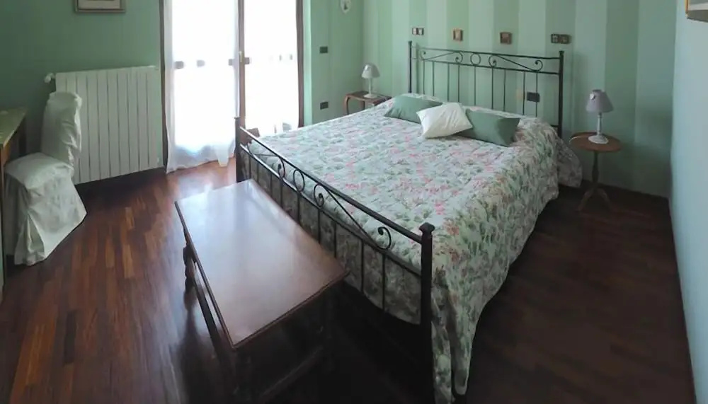 Standard Double room with balcony (full double bed)