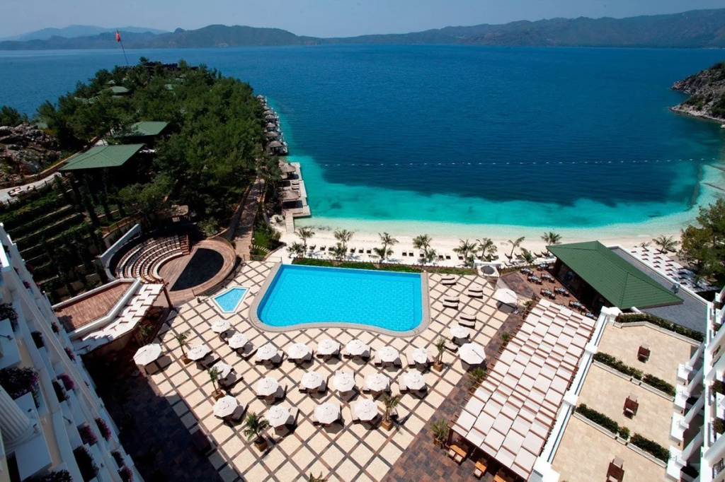 Beach & Waterfront