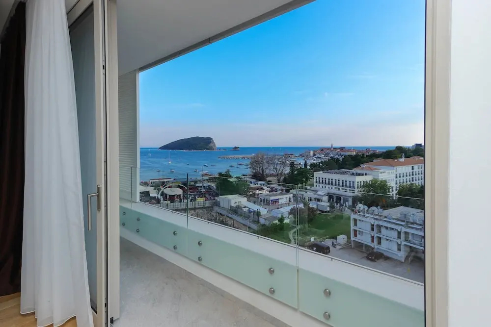 Balcony & Terrace