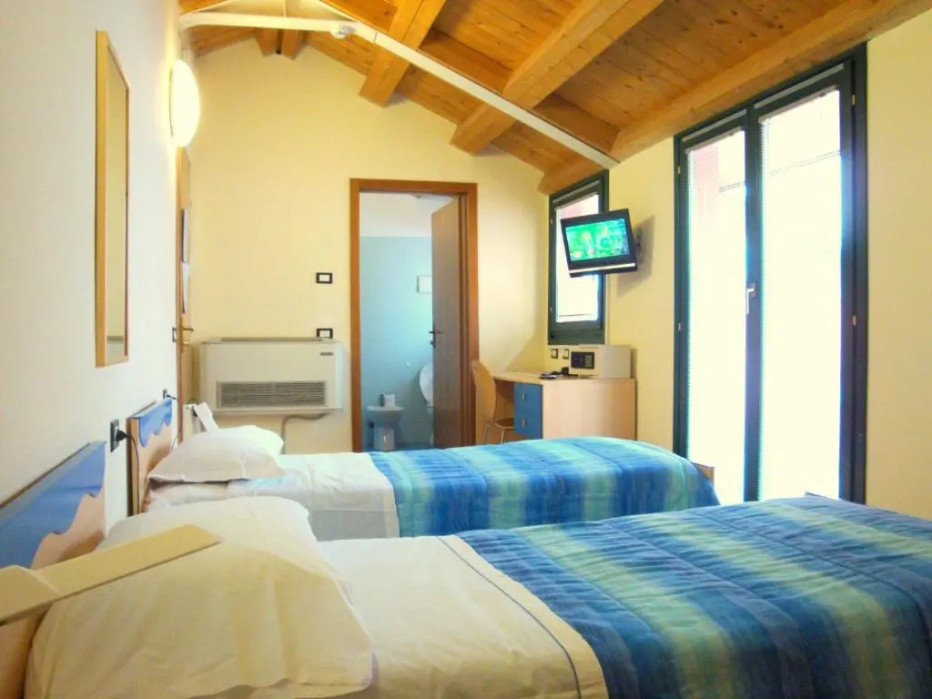 Standard Double room (twin beds)