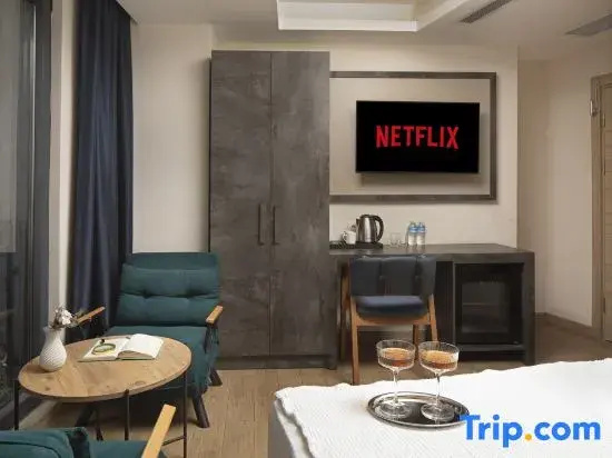 Deluxe Double room (full double bed)