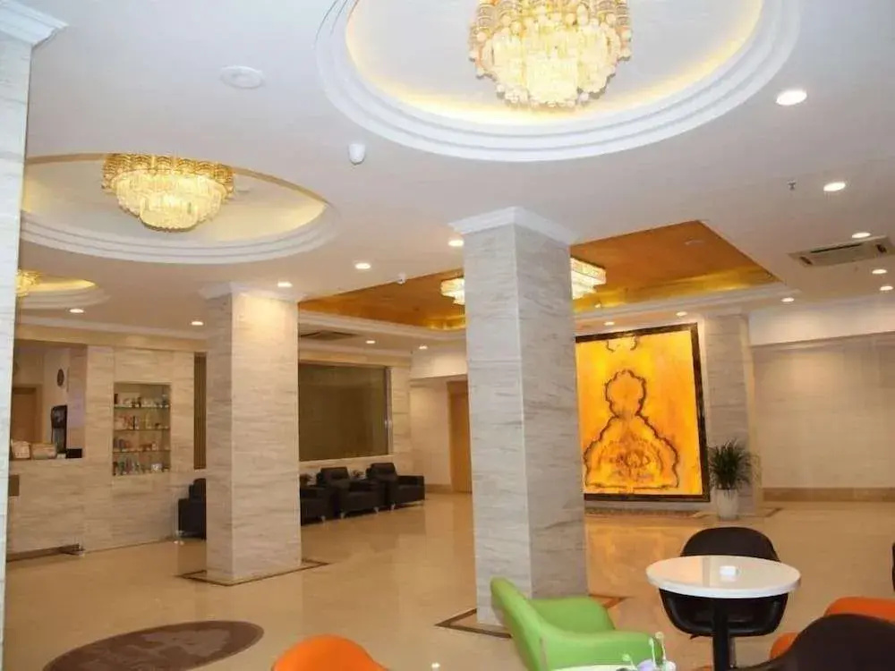 Lobby & Reception