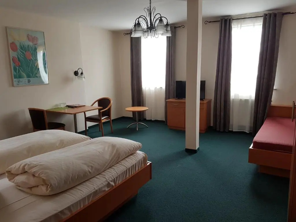 Standard Triple room