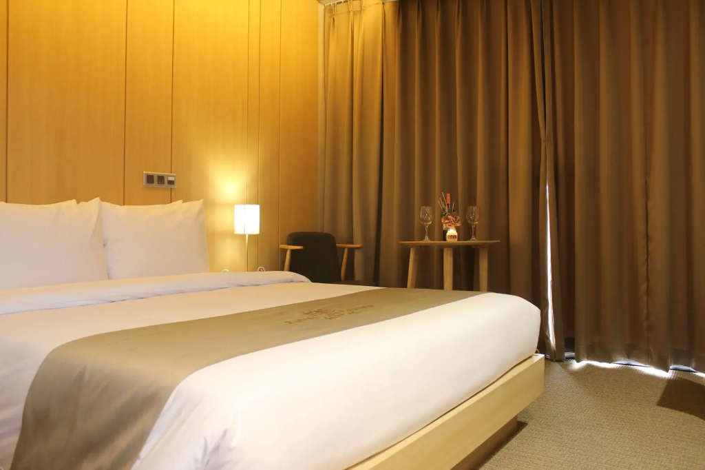Royal Emporium Incheon Airport Hotel - фото 7