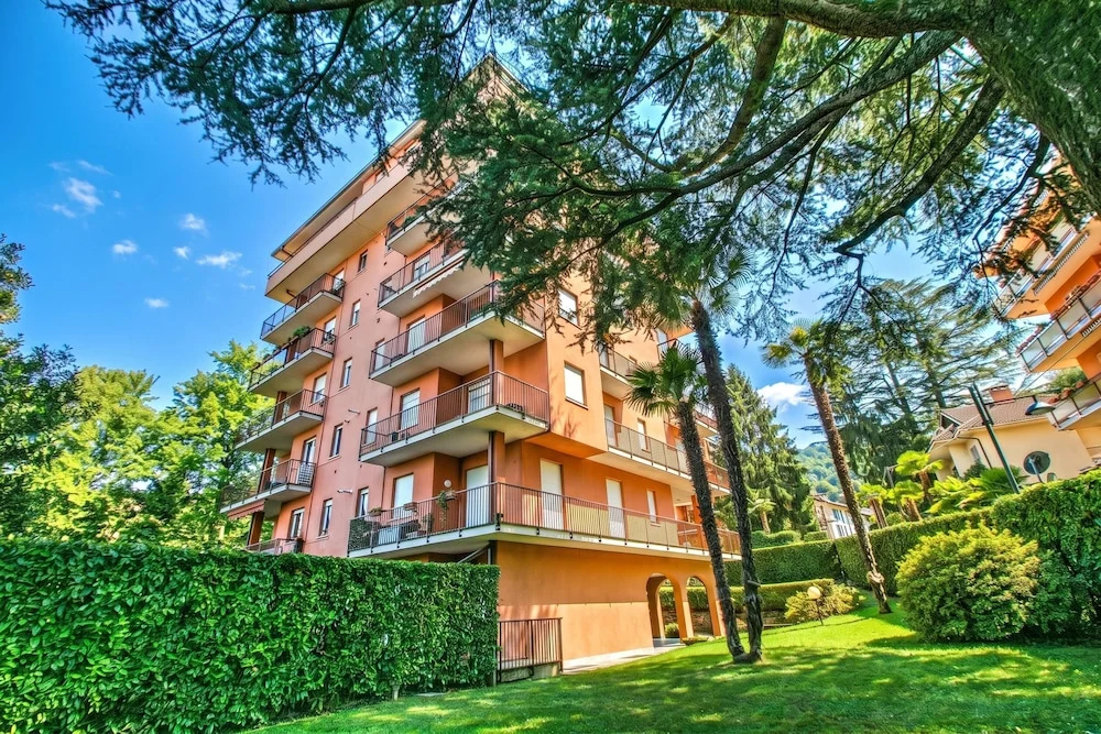 Alelu Classy And Chic Stresa Center