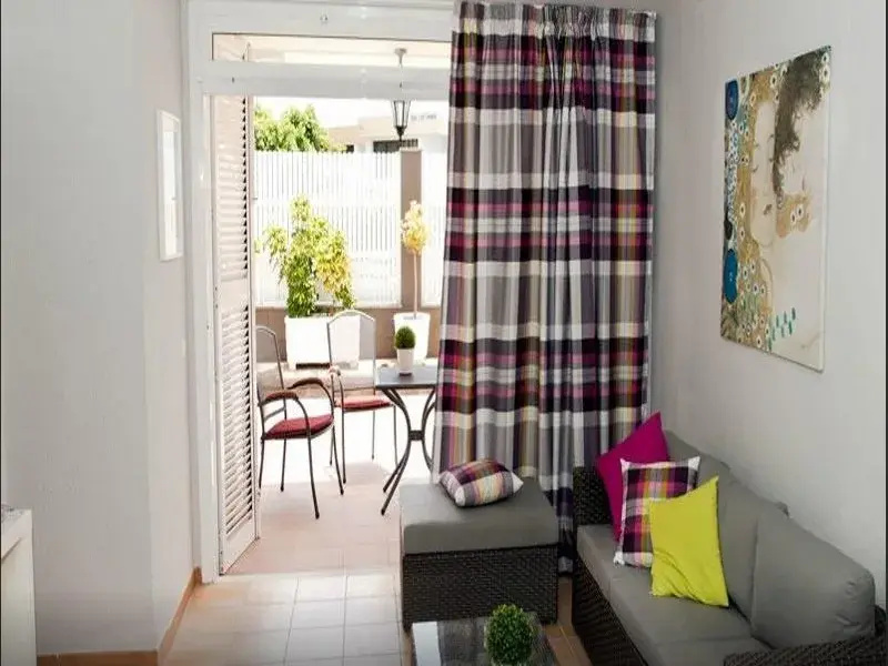 Las Perlas and Orquideas Apartments