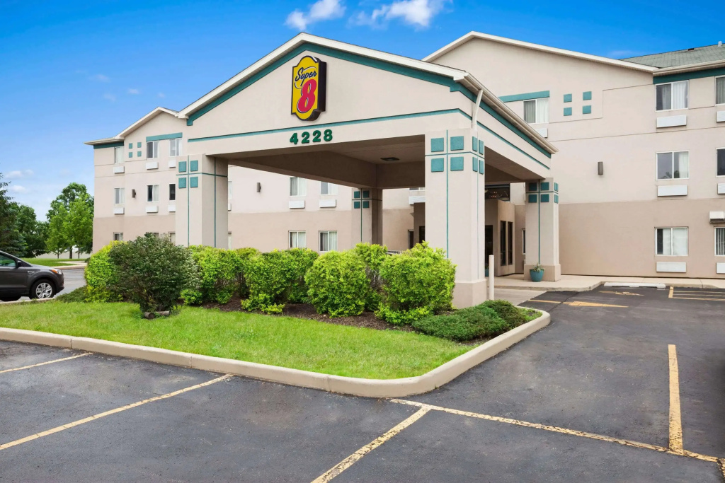 Super 8 by Wyndham Aurora/Naperville Area