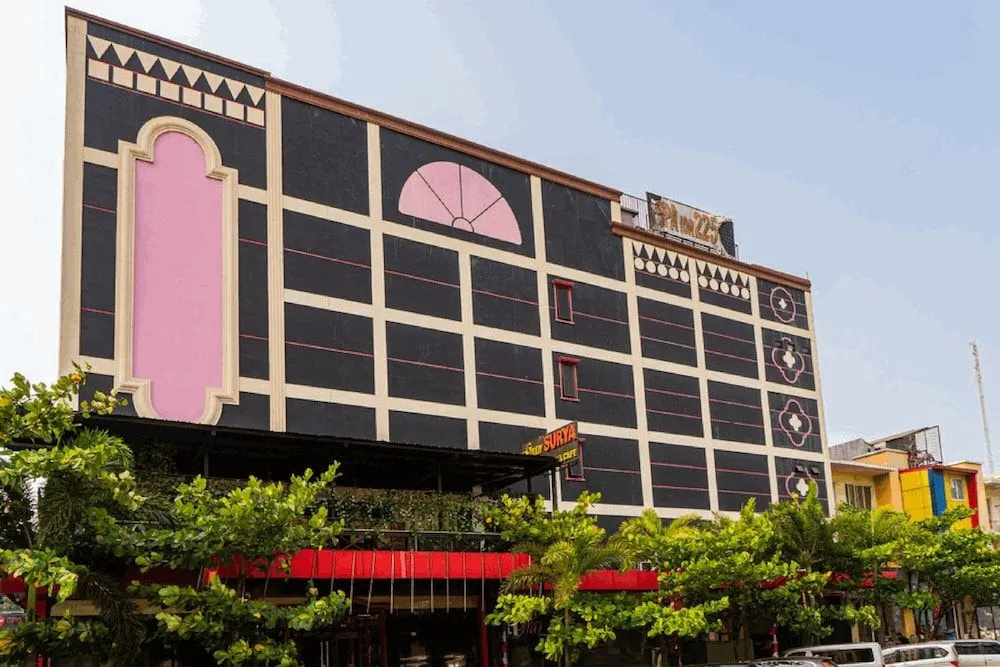 RedDoorz Plus near Chadstone Mall