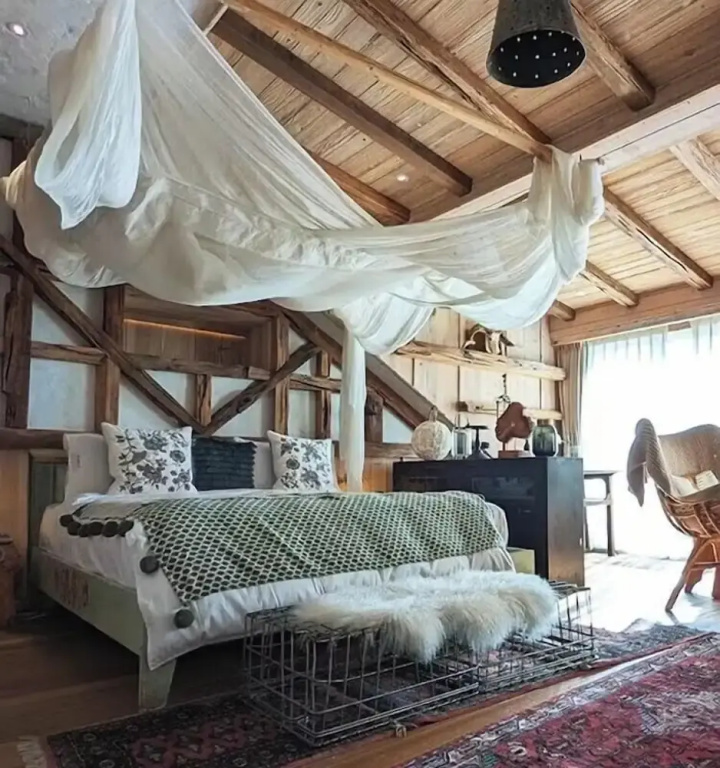 Grand room