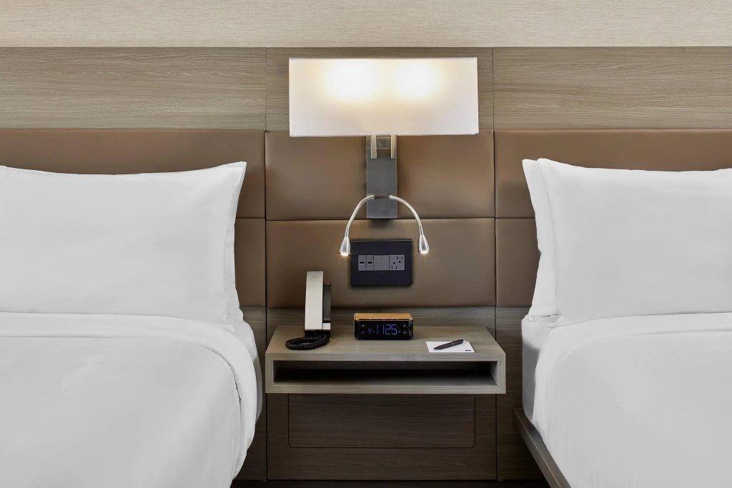 Standard Quadruple room with city view