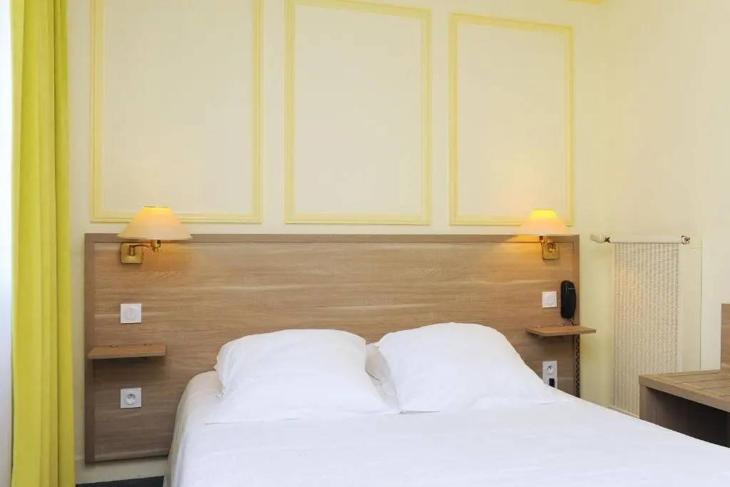 Standard Double room with courtyard view (full double bed)