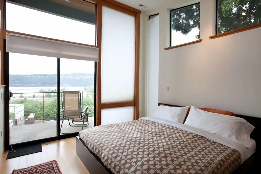 Bridge View Loft 3 Bedroom Condo by RedAwning