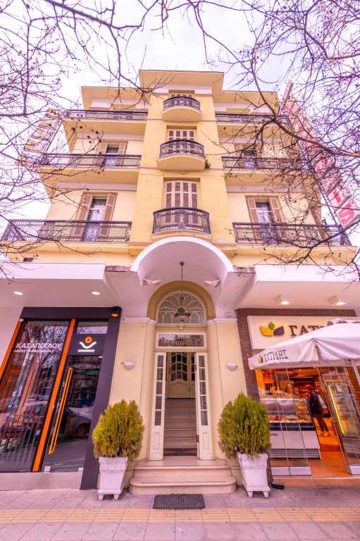 Metropolis Hotel