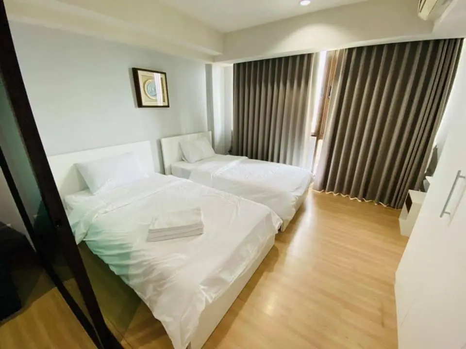 Standard Double room with city view (twin beds)