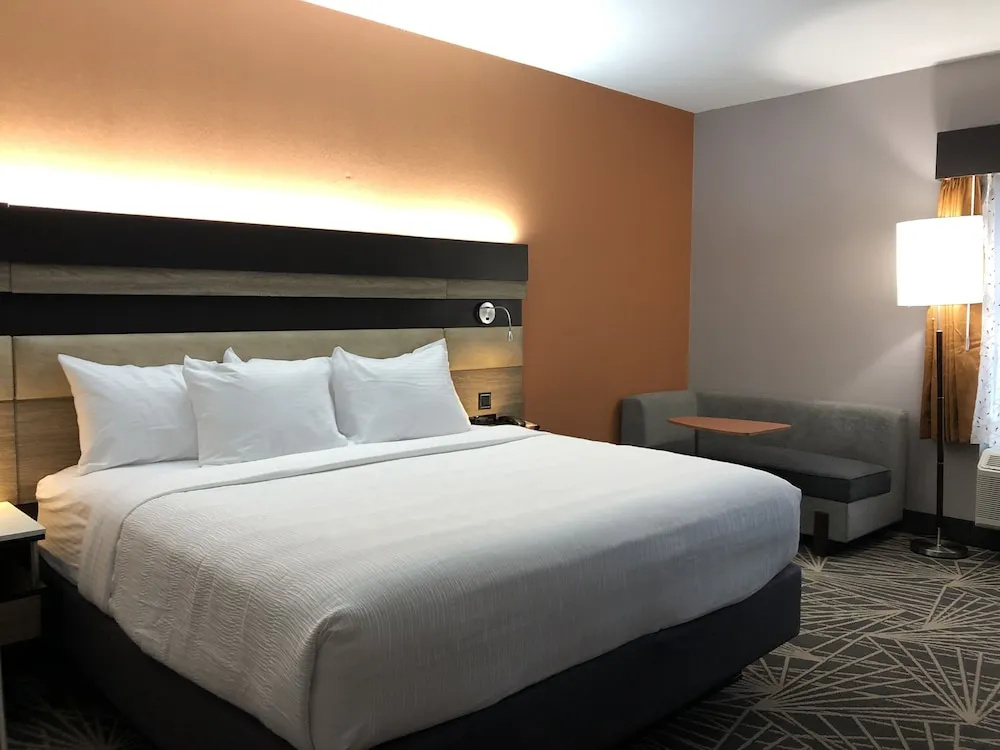 Double Suite (full double bed)