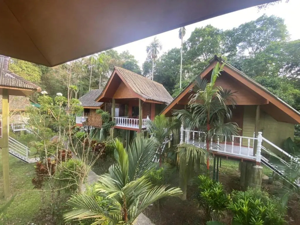 Khao Sok Jungle Huts Resort - Chambres