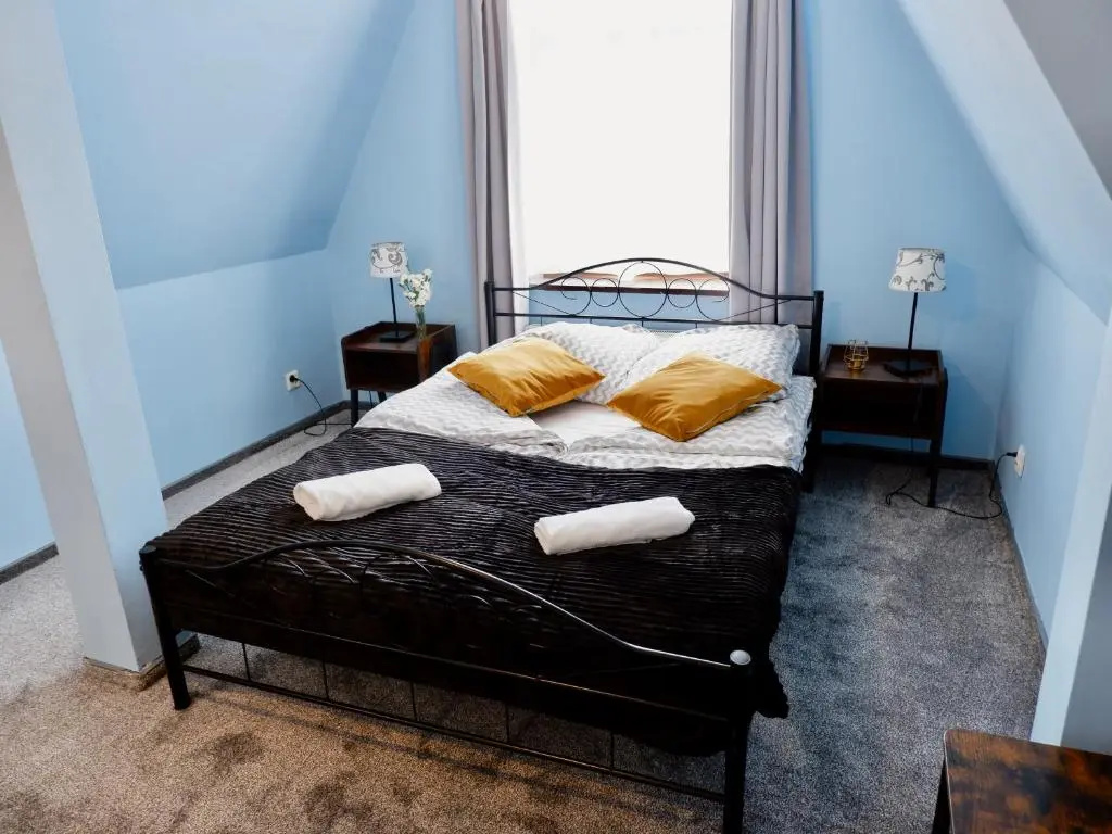Deluxe Double room (full double bed)