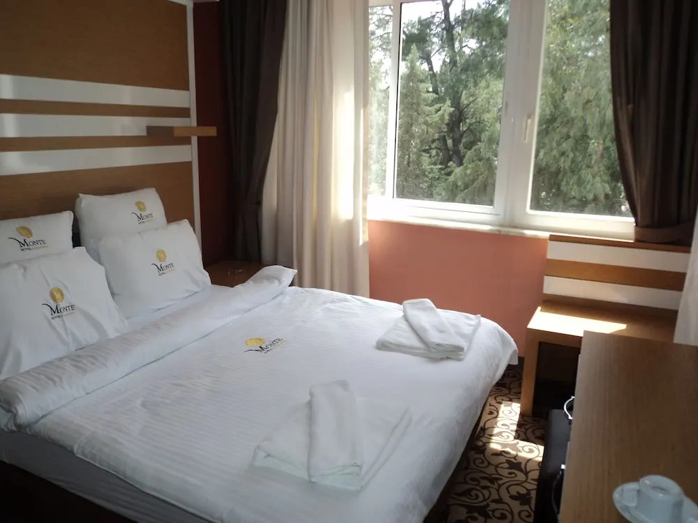 Standard Double room with balcony and with partial sea view (full double bed)