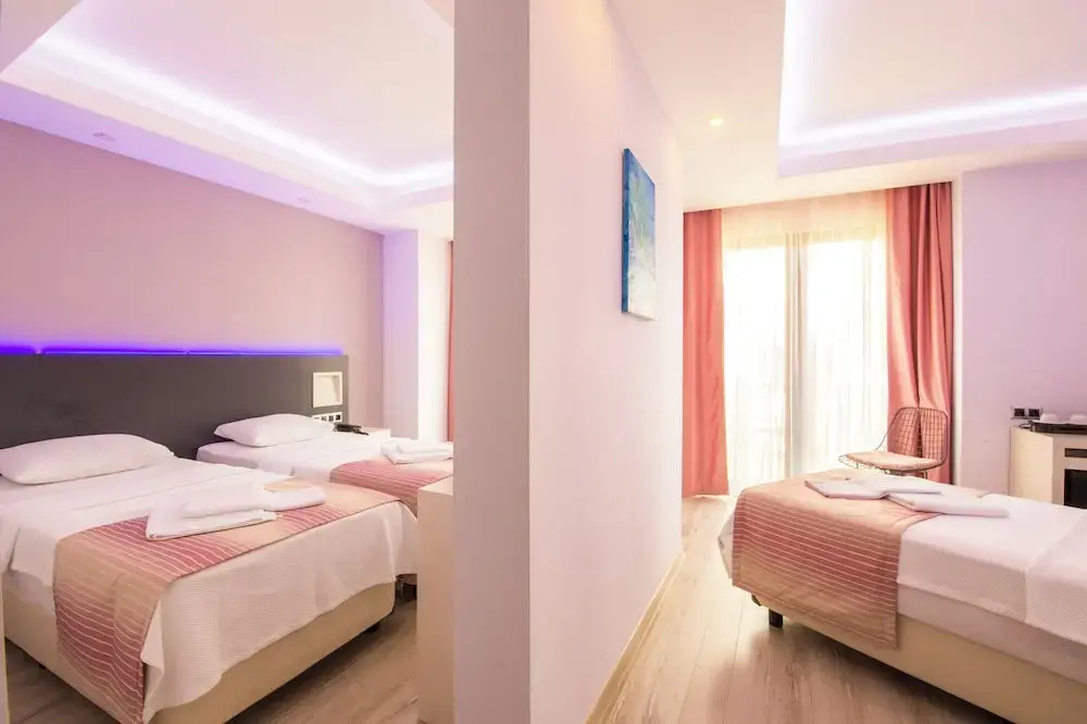 Standard Triple room with balcony