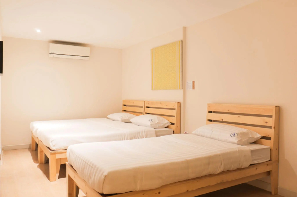 Standard Triple room