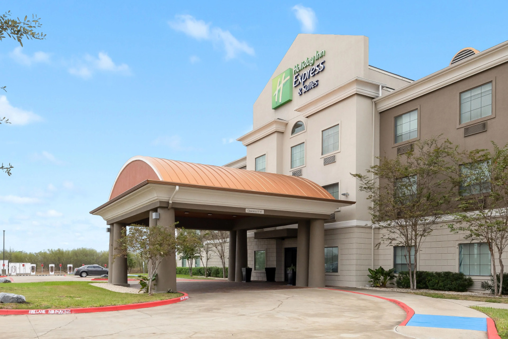 Holiday Inn Express & Suites Kingsville by IHG