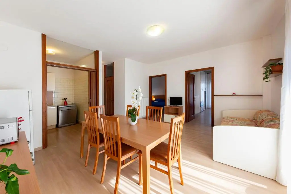 2 Bedrooms Apartment