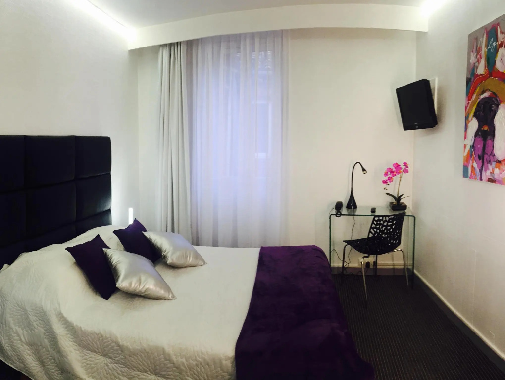 Superior Double room with city view (full double bed)
