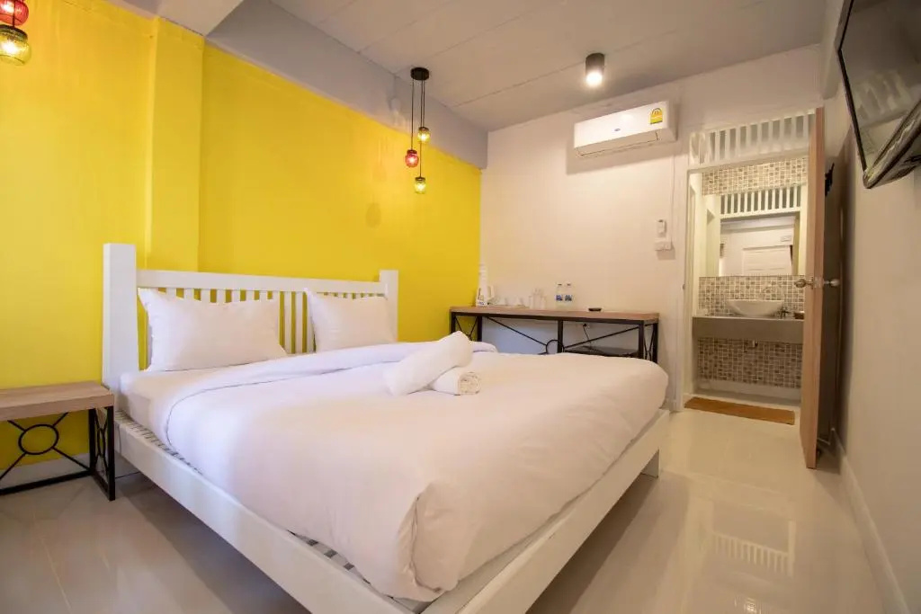 Standard (Fixed Windows) Double room (full double bed)