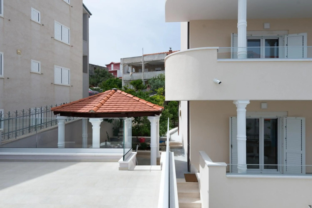 Spacious Modern Apartment Miljak - 1min to the beach