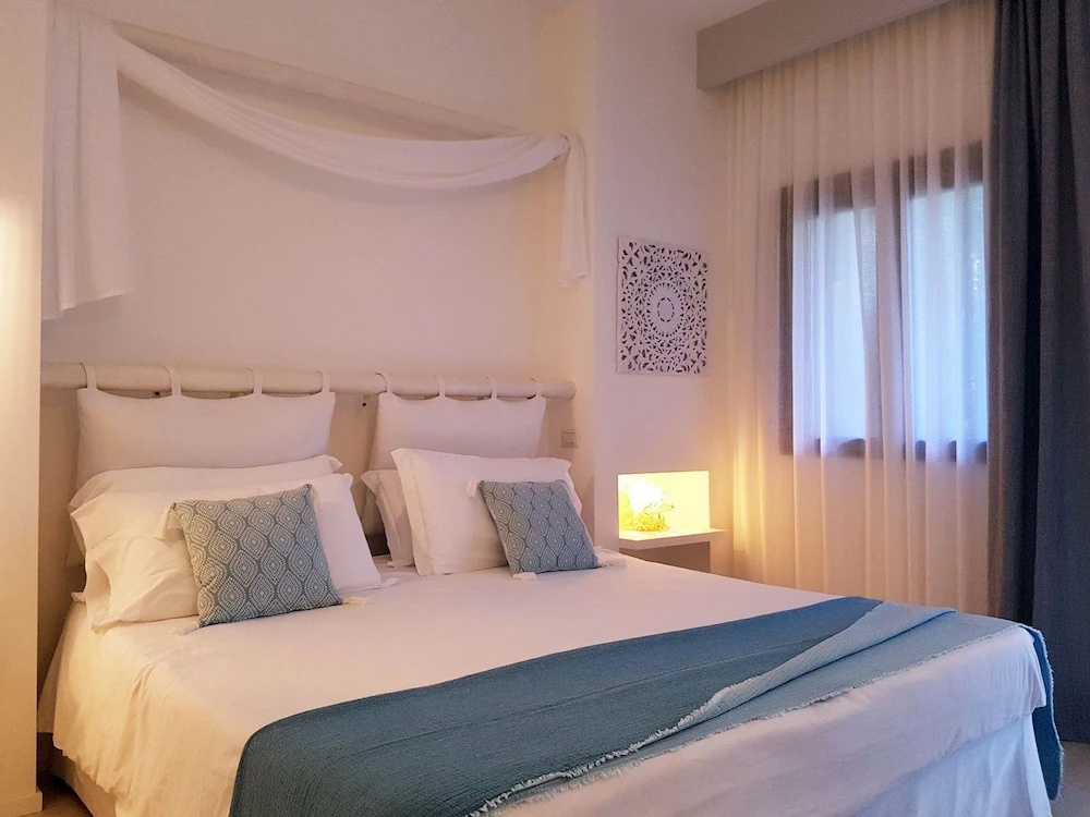 Superior Double room with garden view (full double bed)