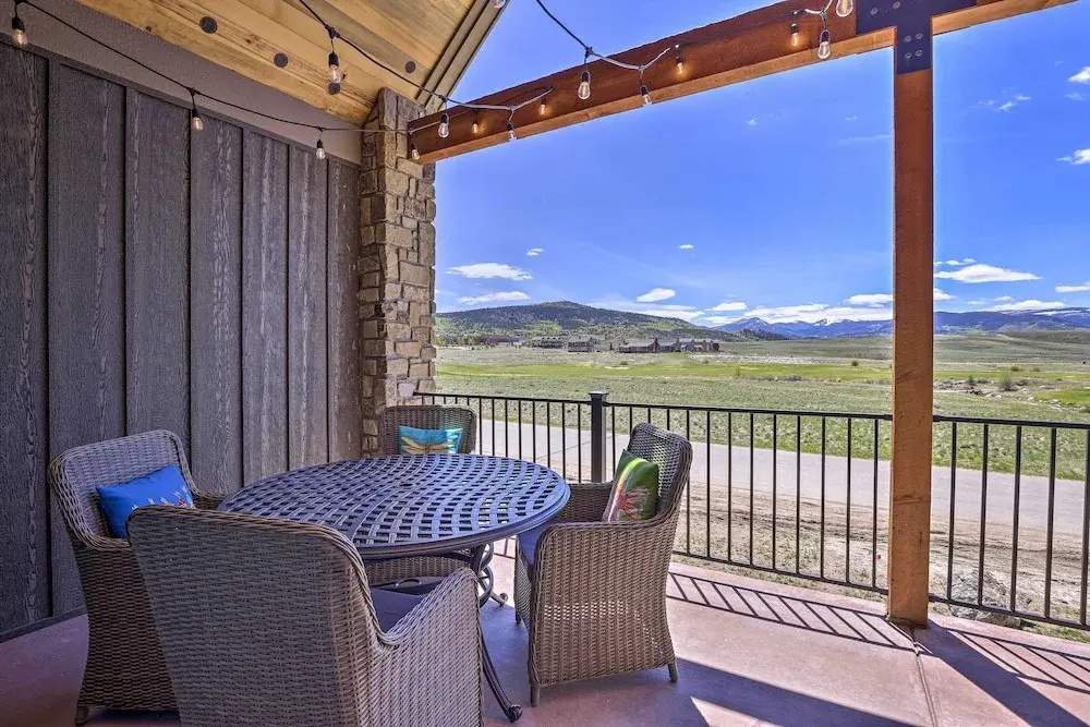 20 Mi to Winter Park: Mtn-view Townhome w/ Balcony