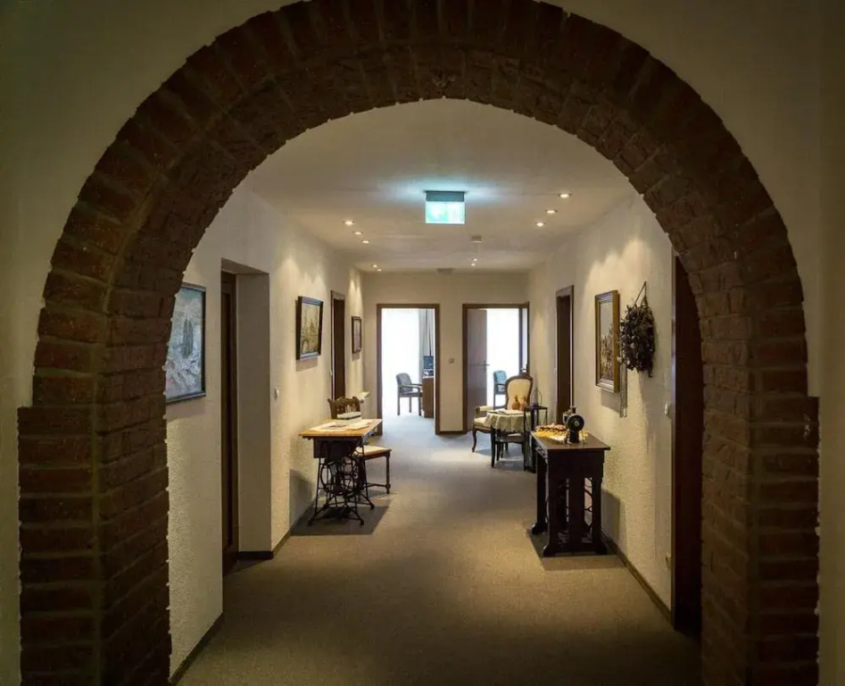 Lobby & Reception