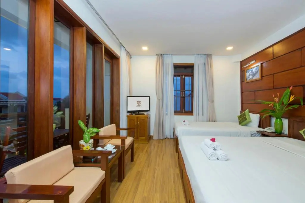 Standard Triple room with balcony