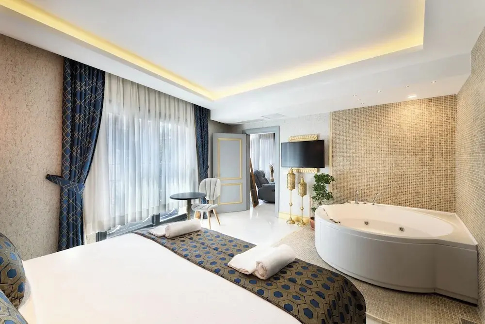 Luxury Suite