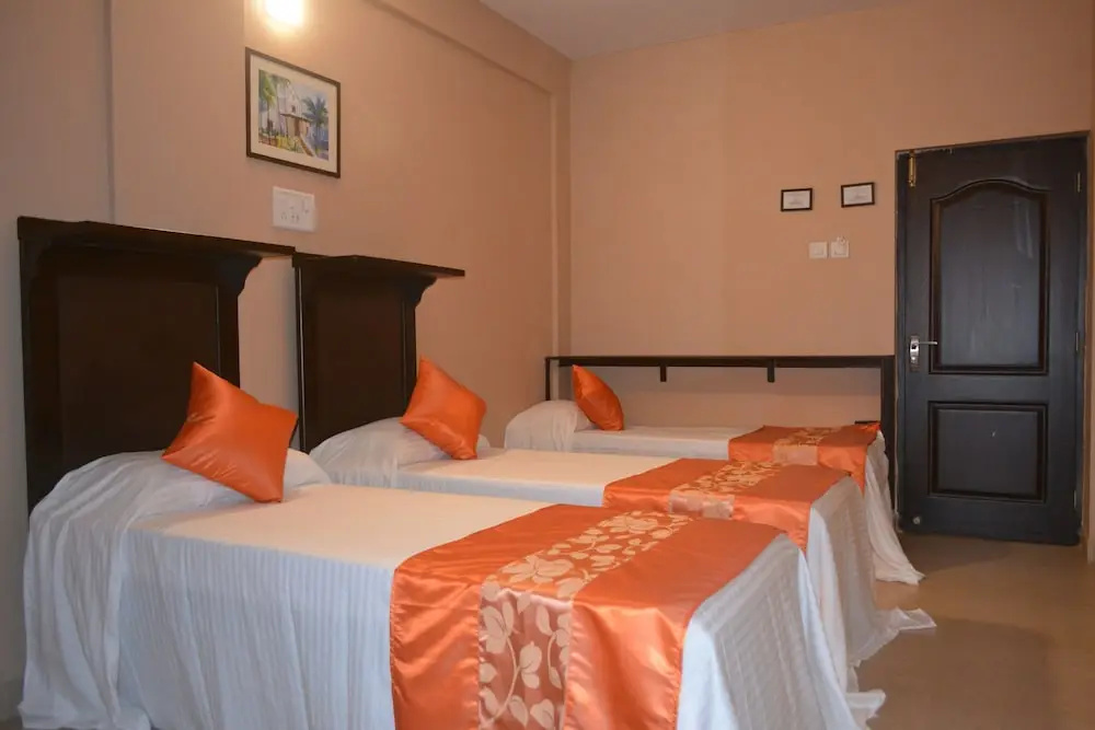 Standard Triple room