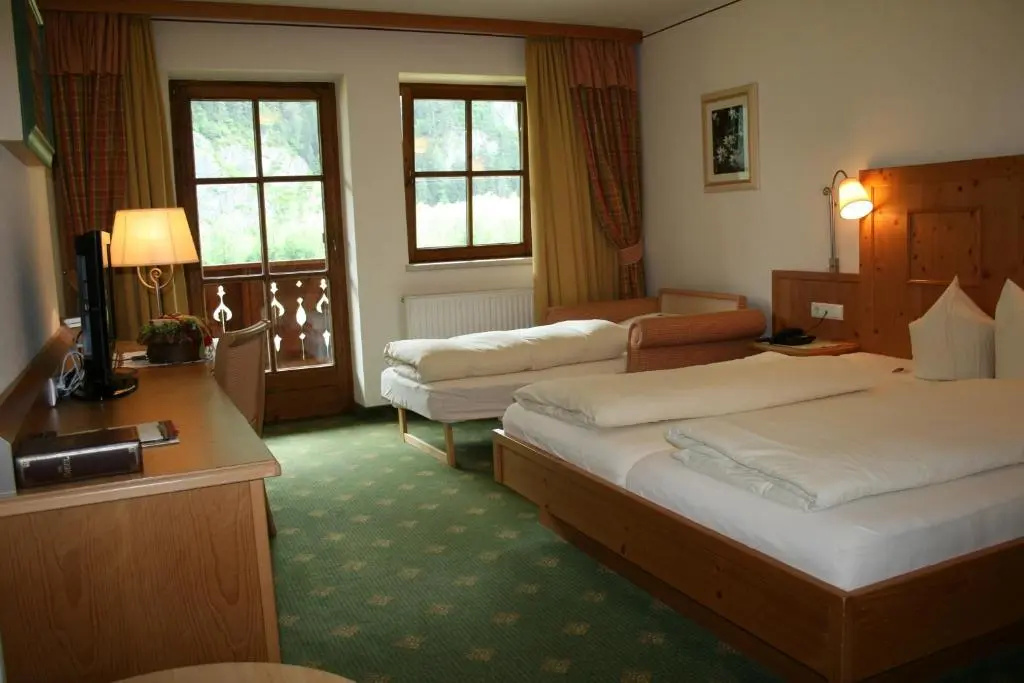Standard Triple room with mountain view