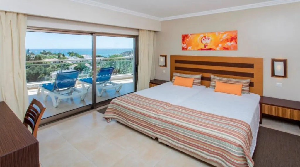 2 Bedrooms Apartment with sea view
