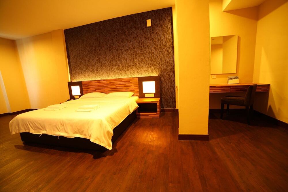 Waterfront Boutique Hotel