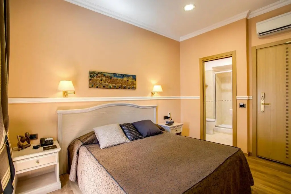 Standard Double room (full double bed)