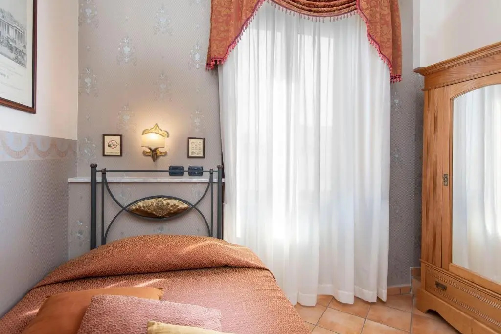 Pinto Storey Hotel - Chambres