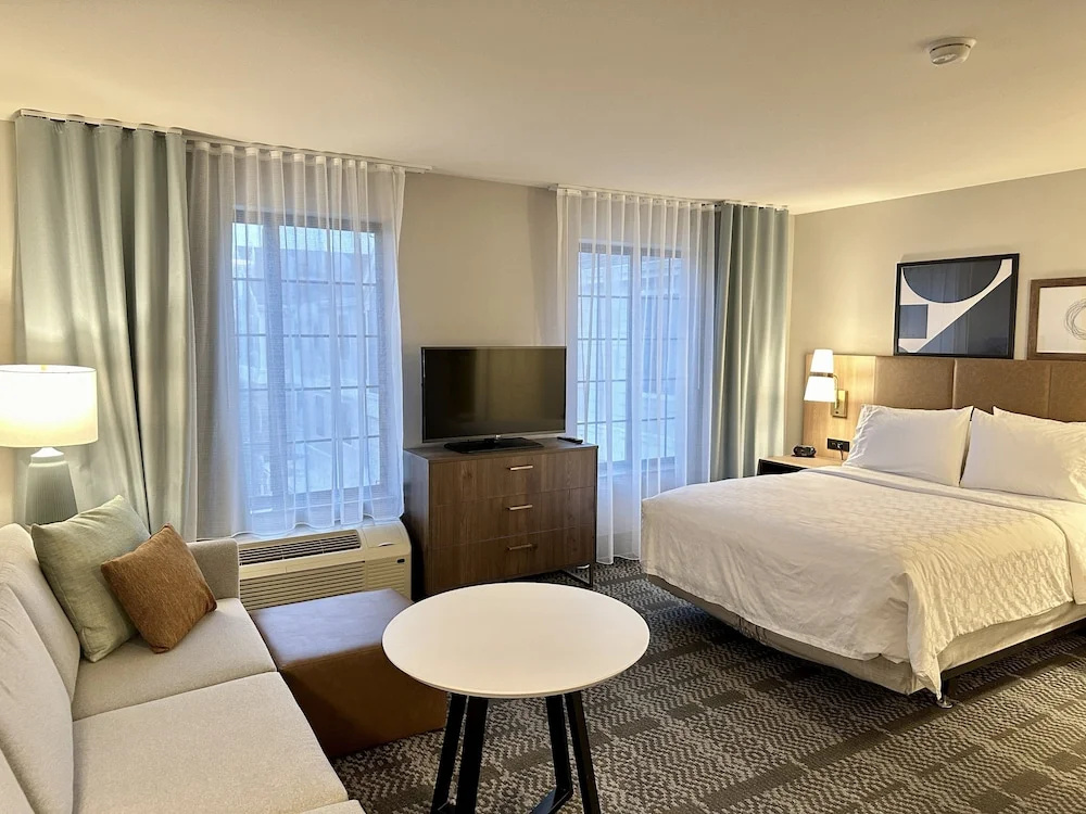 Staybridge Suites Milwaukee West-Oconomowoc by IHG - Chambres