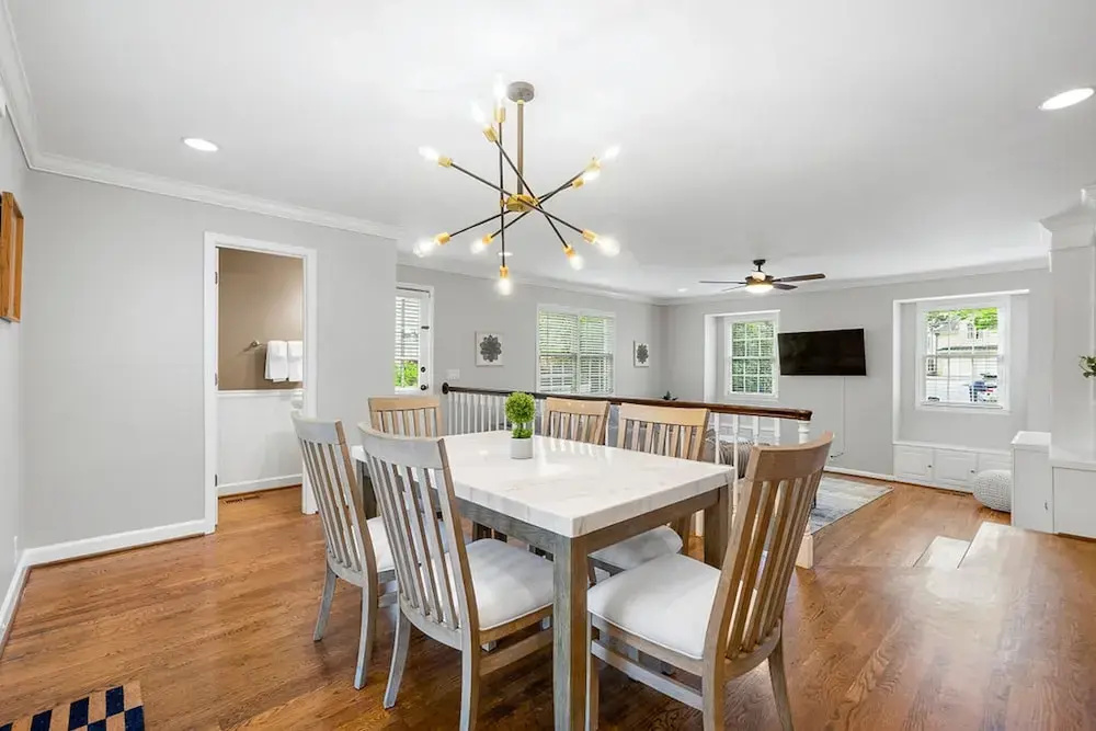 Beautiful and Quiet Newly Renovated 4 Bedroom Retreat - фото 15