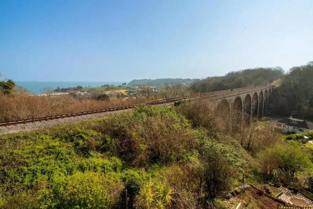 Spacious Home - Sea & Steam Train Views + Garden