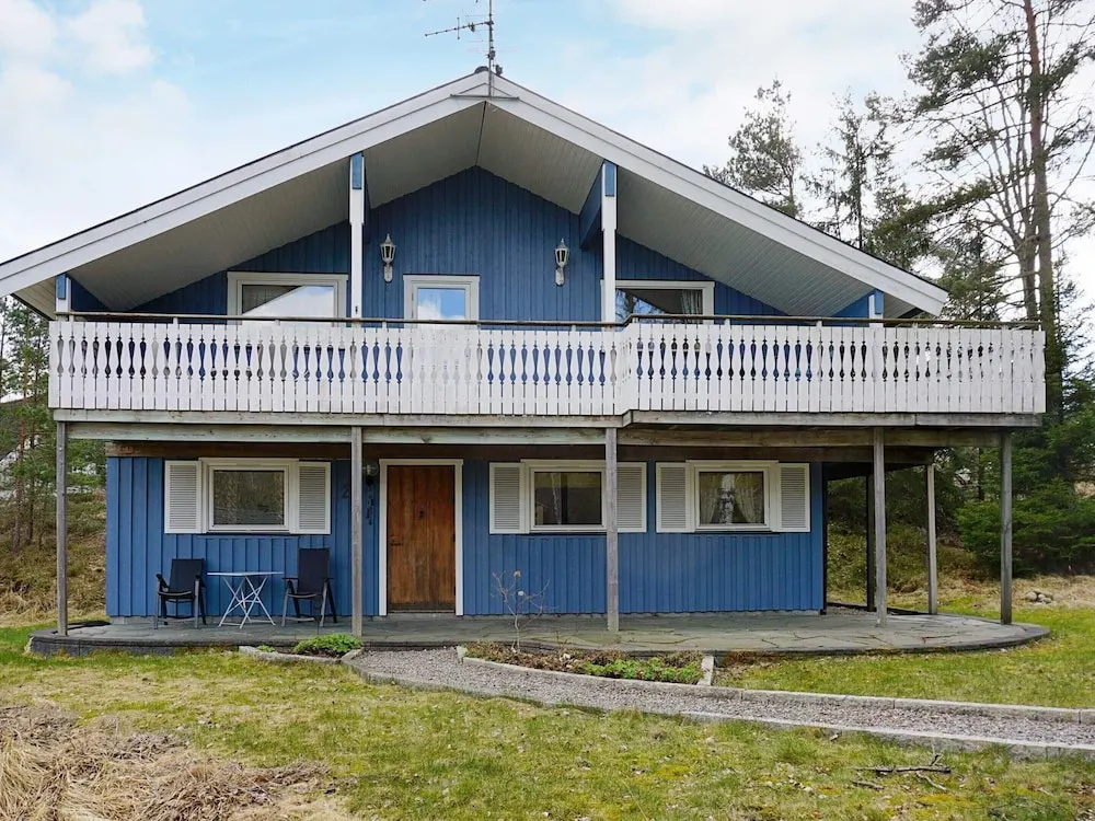 6 Person Holiday Home in Stromstad