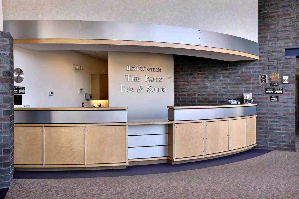 Country Inn & Suites by Radisson, Fergus Falls, MN — фото 2