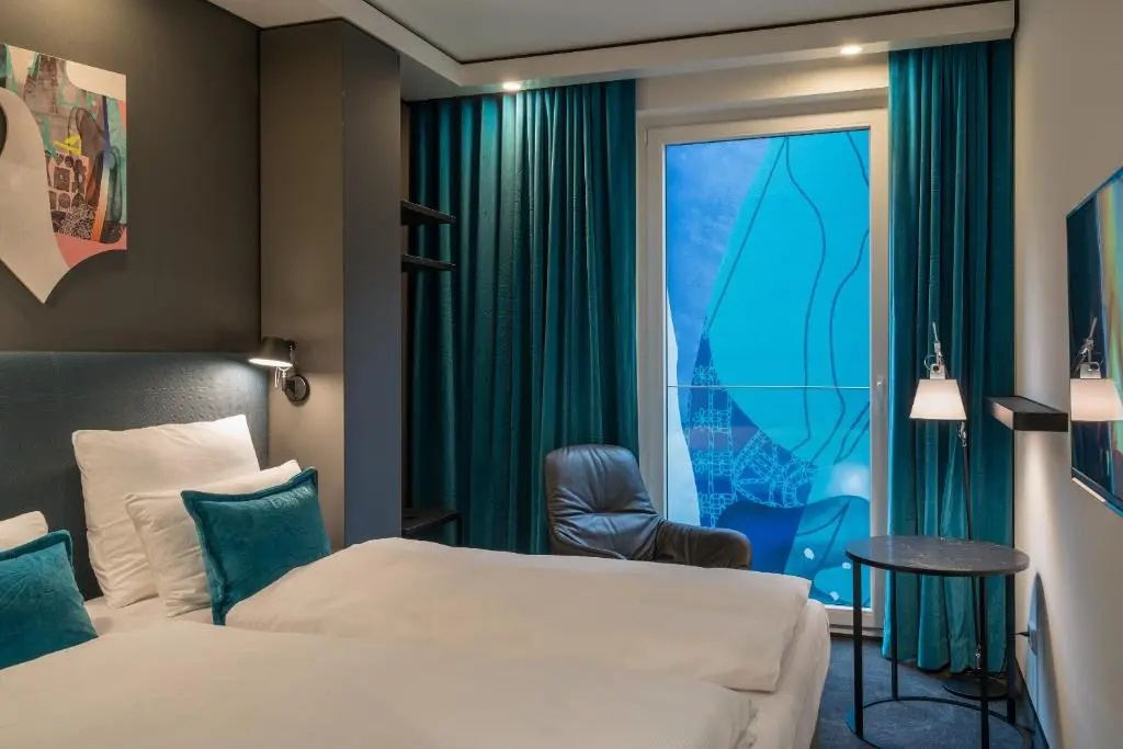 Standard Double room with city view (full double bed)
